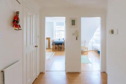 Charming 3 Bedroom Apartment in the Heart of Vibrant Old Town - image 24