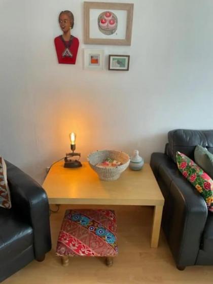 Charming 3 Bedroom Apartment in the Heart of Vibrant Old Town - image 8