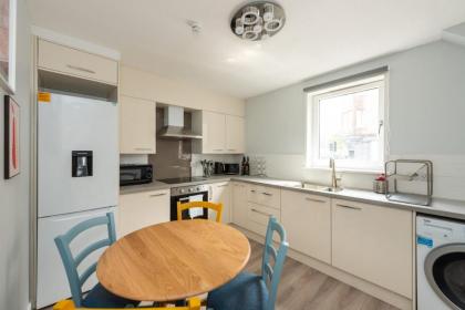 Ground Floor 2 Bed Flat Slateford - image 8