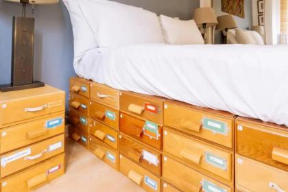 Stylish 3 Bedroom Apartment near Hollyrood Park - image 11