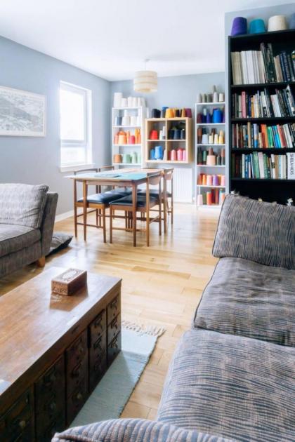 Stylish 3 Bedroom Apartment near Hollyrood Park - image 15