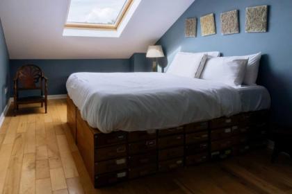 Stylish 3 Bedroom Apartment near Hollyrood Park - image 3