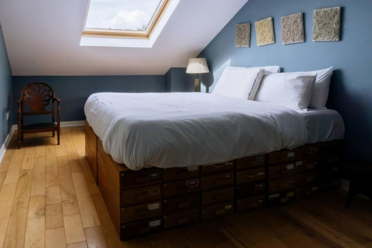 Stylish 3 Bedroom Apartment near Hollyrood Park - image 3