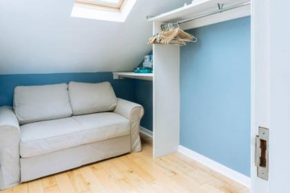 Stylish 3 Bedroom Apartment near Hollyrood Park - image 6