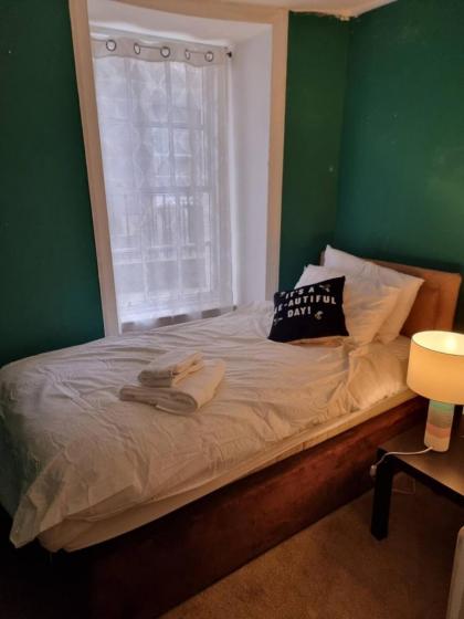 Homely 3 Bedroom in the Heart of Central Edinburgh - image 11