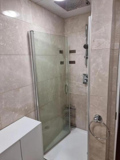 Homely 3 Bedroom in the Heart of Central Edinburgh - image 14