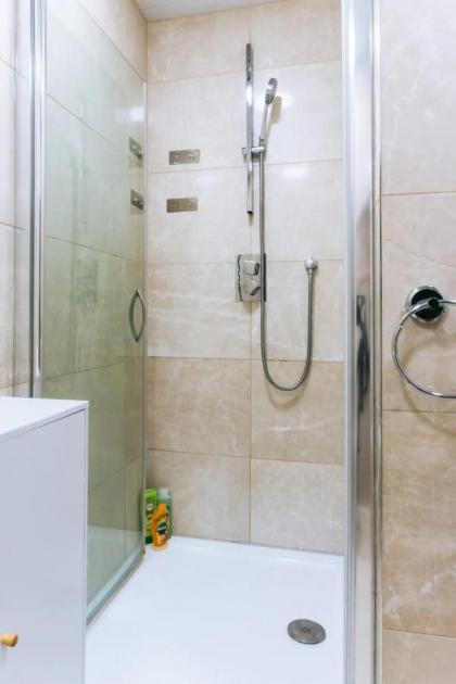 Homely 3 Bedroom in the Heart of Central Edinburgh - image 16