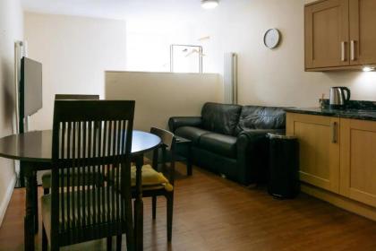 Homely 3 Bedroom in the Heart of Central Edinburgh - image 6