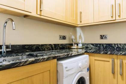 Homely 3 Bedroom in the Heart of Central Edinburgh - image 7