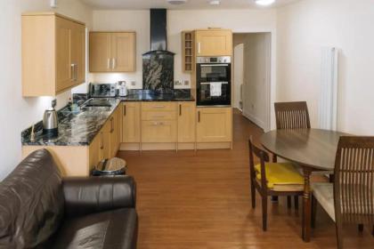 Homely 3 Bedroom in the Heart of Central Edinburgh - image 8