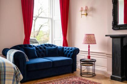 Charming Large Family Suite with Kitchenette - image 27