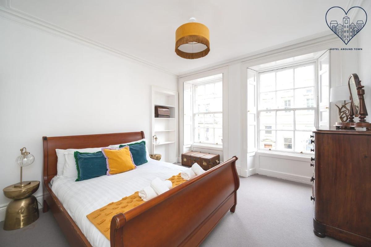 Luxury 3 Bedroom Apt On Edinburgh's Royal Mile - main image