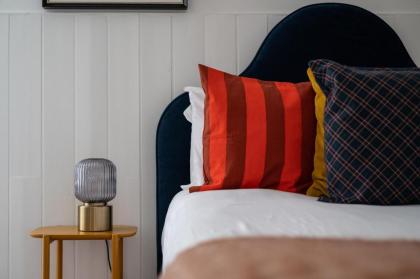 Luxury 3 Bedroom Apt On Edinburgh's Royal Mile - image 14