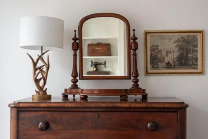 Luxury 3 Bedroom Apt On Edinburgh's Royal Mile - image 17