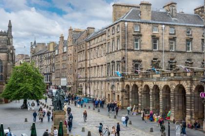 Luxury 3 Bedroom Apt On Edinburgh's Royal Mile - image 23