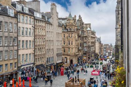 Luxury 3 Bedroom Apt On Edinburgh's Royal Mile - image 24