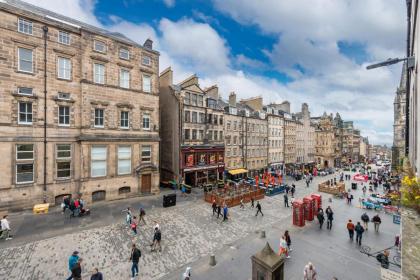Luxury 3 Bedroom Apt On Edinburgh's Royal Mile - image 26