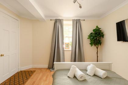 Cosy Dean Village Studio - image 9