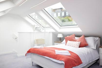 Edinburgh Modern 3-Storey 3-Bedroom City Apartment - image 12