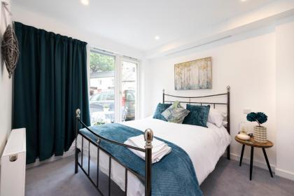 Edinburgh Modern 3-Storey 3-Bedroom City Apartment - image 18