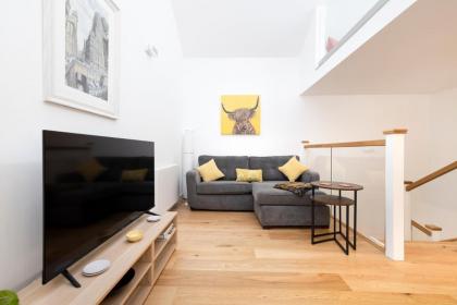 Edinburgh Modern 3-Storey 3-Bedroom City Apartment - image 6