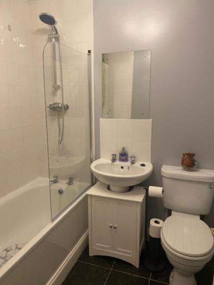 City Lights Apartment - image 10