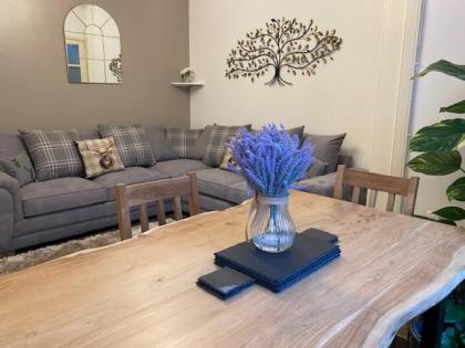 City Lights Apartment - image 2