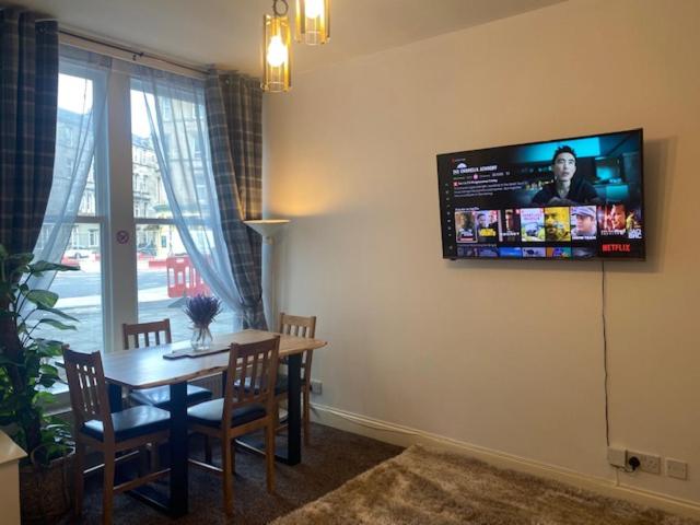 City Lights Apartment - image 3