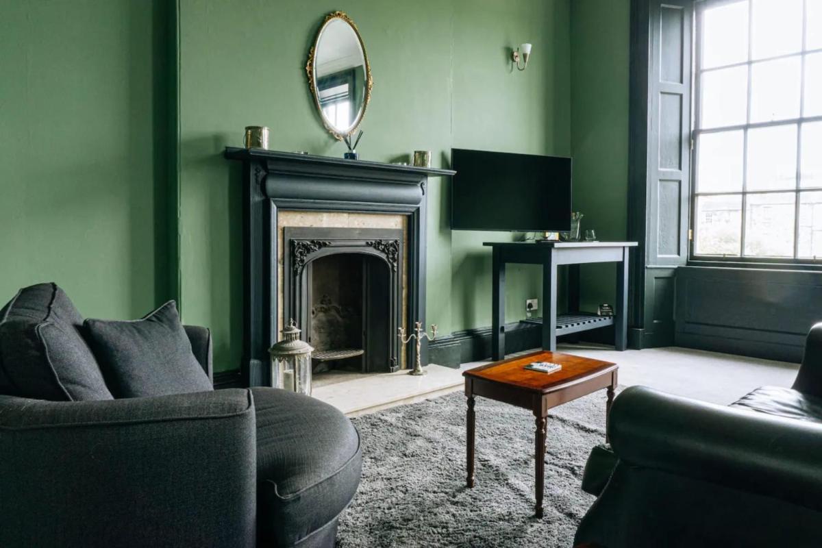 Grade A listed 2 Bedroom In Edinburgh - main image