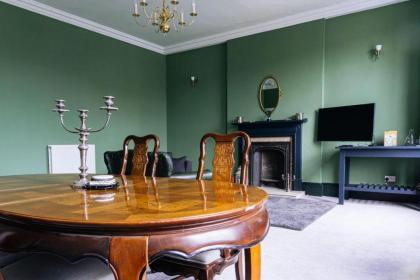 Grade A listed 2 Bedroom In Edinburgh - image 10