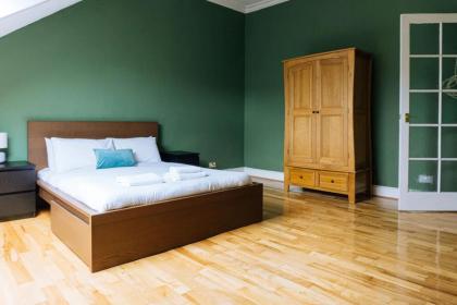 Grade A listed 2 Bedroom In Edinburgh - image 11