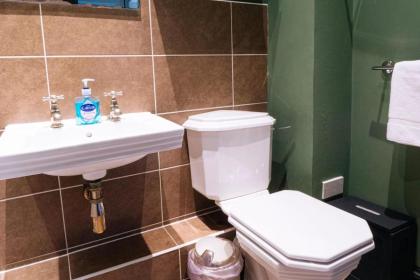 Grade A listed 2 Bedroom In Edinburgh - image 19