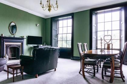 Grade A listed 2 Bedroom In Edinburgh - image 9