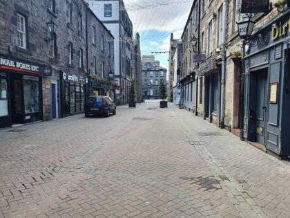 Lovely 2 bedroom flat in the heart of the city - image 10