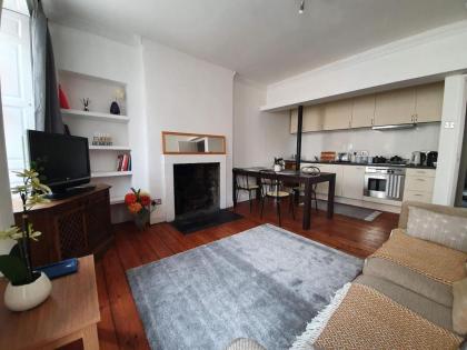 Lovely 2 bedroom flat in the heart of the city - image 2