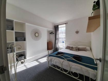 Lovely 2 bedroom flat in the heart of the city - image 4