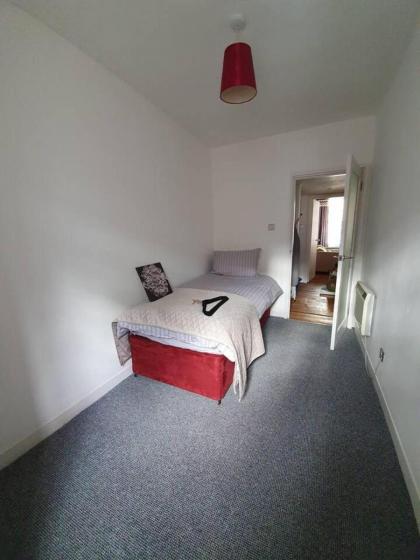 Lovely 2 bedroom flat in the heart of the city - image 5