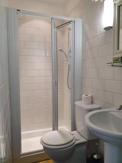 Lovely 2 bedroom flat in the heart of the city - image 6