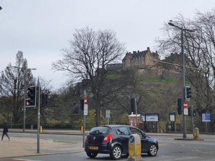 Lovely 2 bedroom flat in the heart of the city - image 7