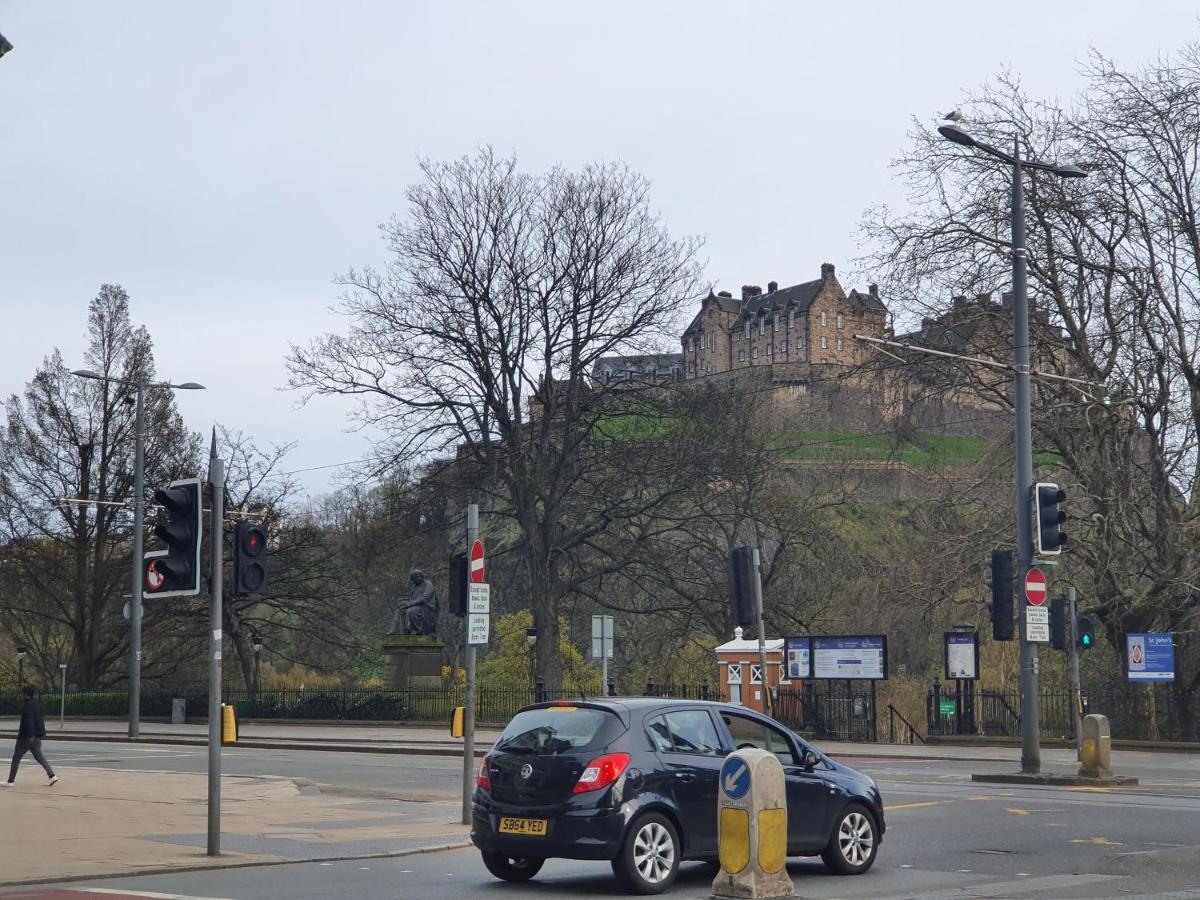 Lovely 2 bedroom flat in the heart of the city - image 7