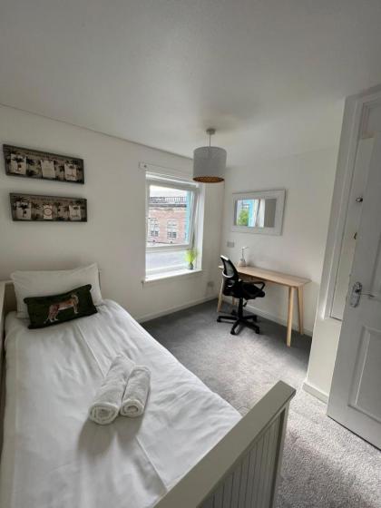 Holyrood Duplex 3- Bedrooms Apartment - image 12