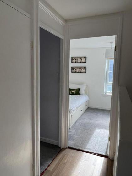 Holyrood Duplex 3- Bedrooms Apartment - image 9