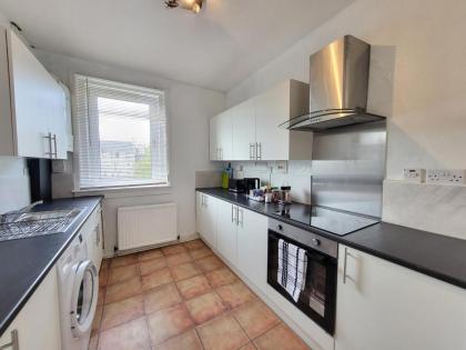 Lovely 4 bed Apt with 8 separate beds - image 15