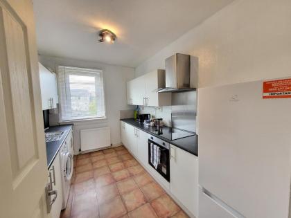 Lovely 4 bed Apt with 8 separate beds - image 20