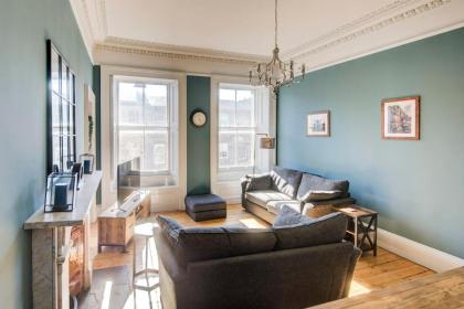 GuestReady - Superb family apt near Leith Walk - image 10