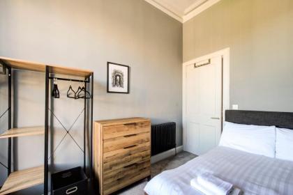 GuestReady - Superb family apt near Leith Walk - image 13