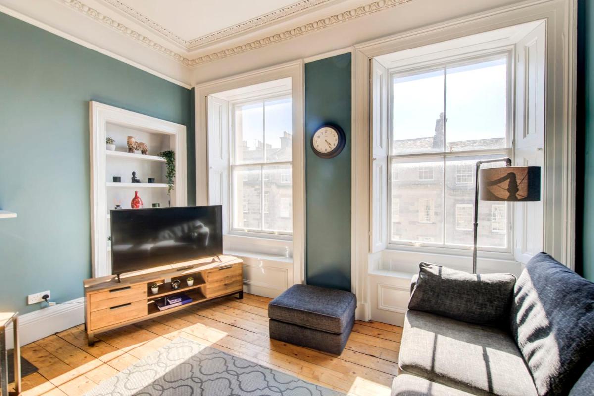 GuestReady - Superb family apt near Leith Walk - image 2