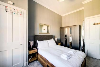 GuestReady - Superb family apt near Leith Walk - image 20