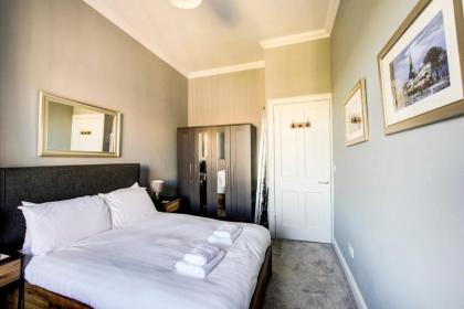 GuestReady - Superb family apt near Leith Walk - image 21