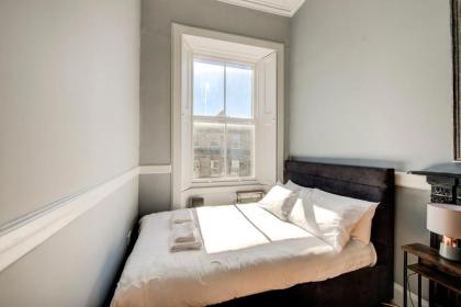 GuestReady - Superb family apt near Leith Walk - image 25